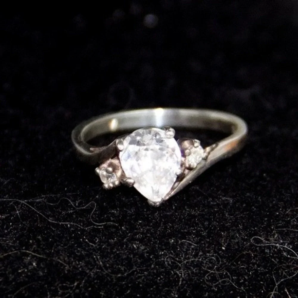 Sterling Silver‎ 925 Pear Cut Cubic Zirconia Bypass Accent Ring Size 5
